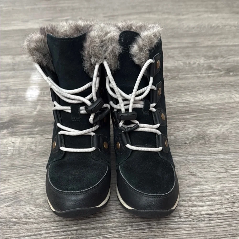 Sorel Black and Gray Cozy Winter Boots